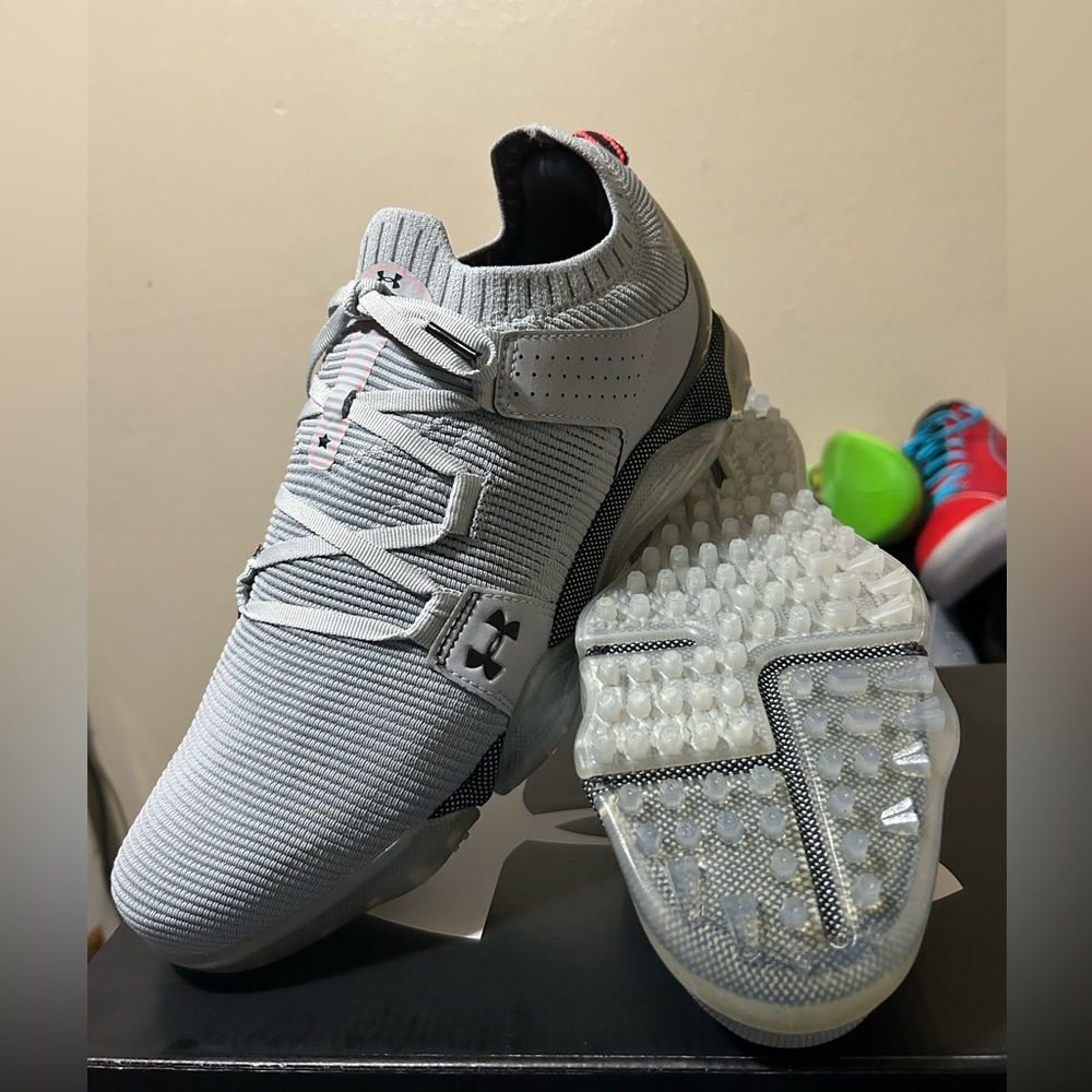 Under Armour UA HOVR Tour Spikeless Golf Shoes 3025069-101 Size 9.5 Brand New